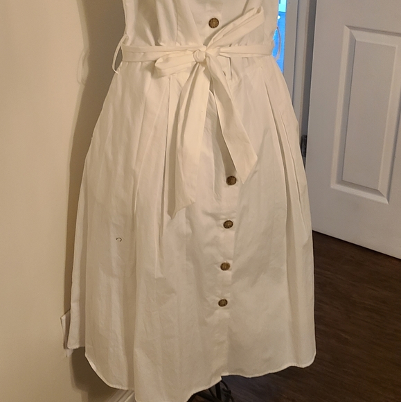 White dress | A shape - Picture 3 of 3